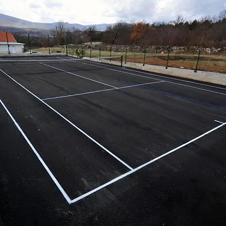 فيلة Manuela Hrvace